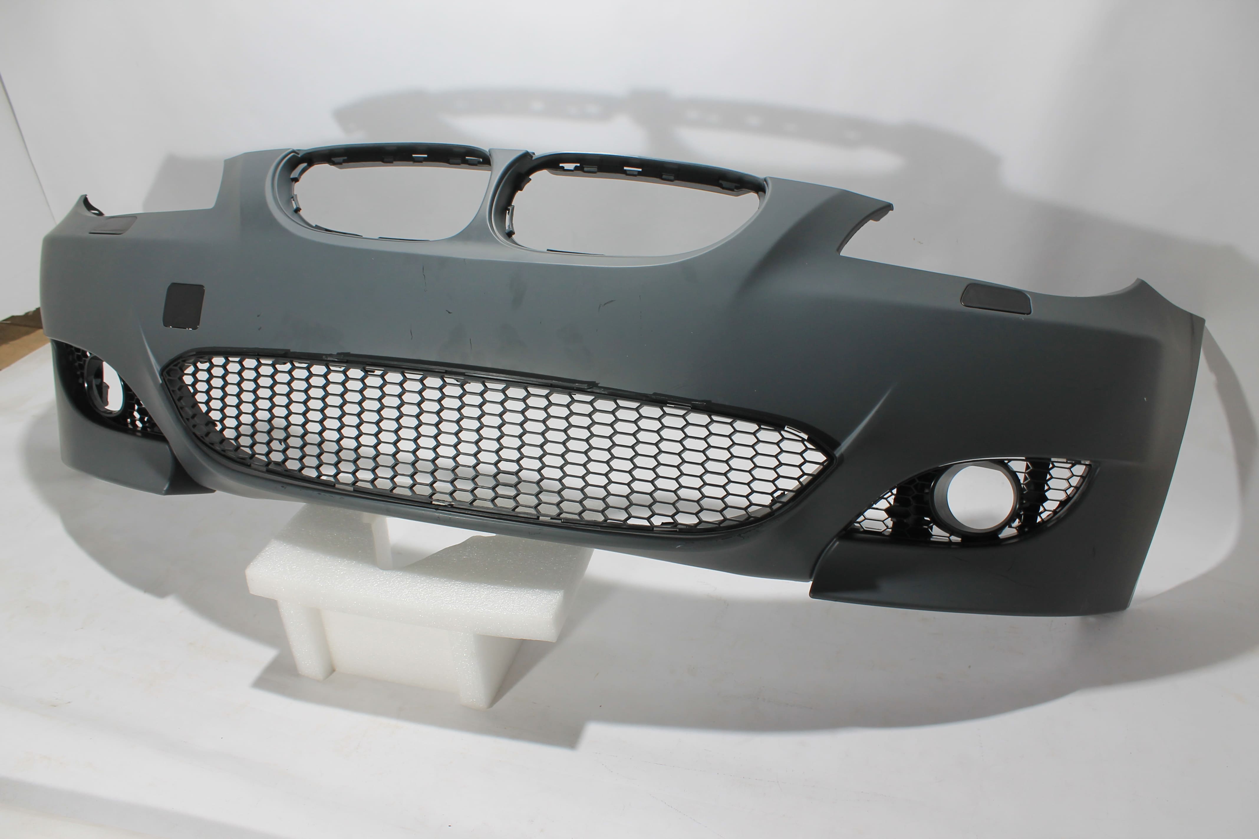 Przedni zderzak BMW 5 E60 2006-2010 pod halogeny